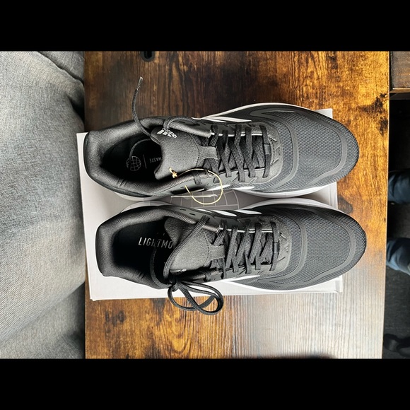 Man's Sneakers & Athletic Shoes size 9 1/2 - Picture 4 of 11